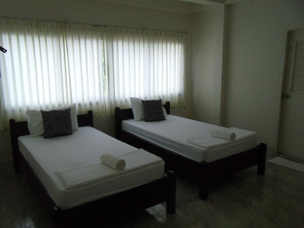 Albatross Guesthouse @ Thungwualaen Beach Pathiu Exterior foto