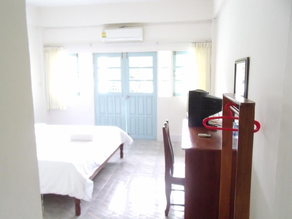 Albatross Guesthouse @ Thungwualaen Beach Pathiu Exterior foto
