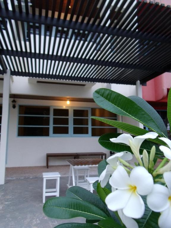 Albatross Guesthouse @ Thungwualaen Beach Pathiu Exterior foto